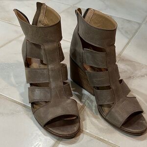 Lucky Brand Open-Toe strappy caged Grey Leather Heeled Sandals